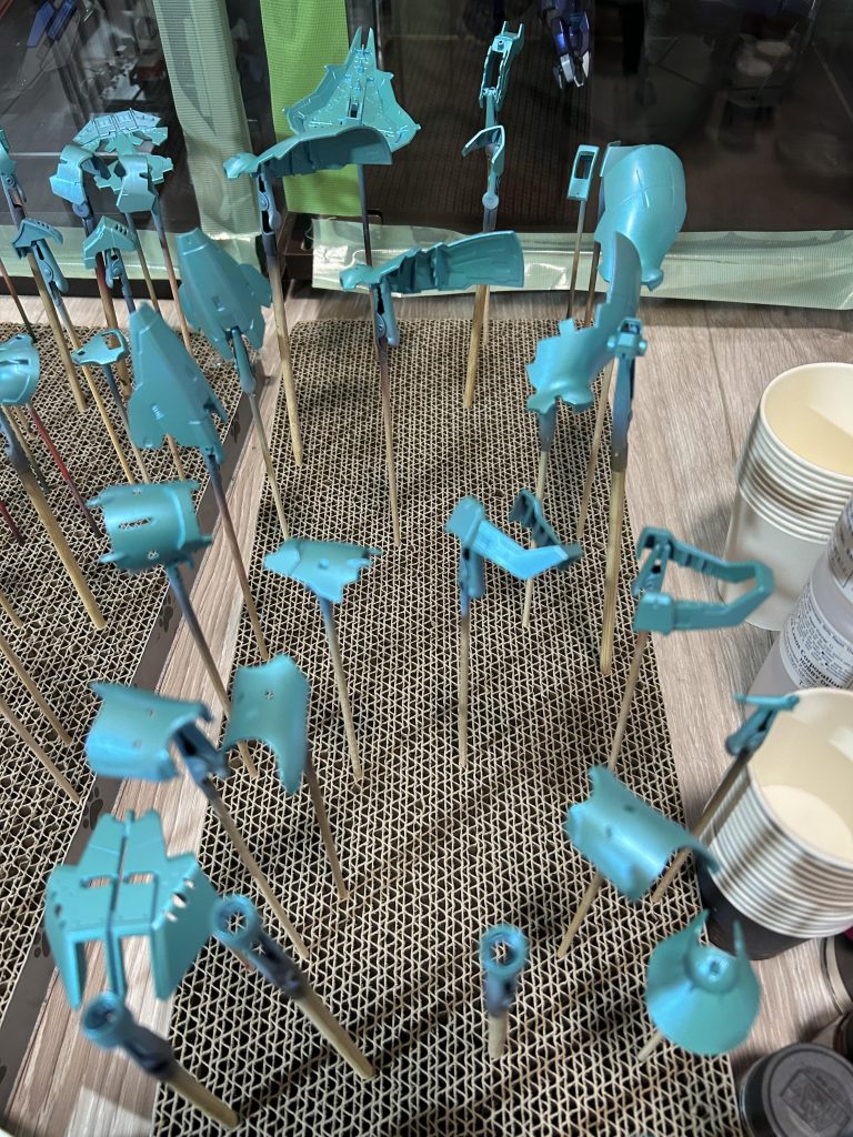 ガイアノーツのプリズムパステルミントグリーンブルー吹き中。どんな仕上がりになるかまだ全く想像つきません😓