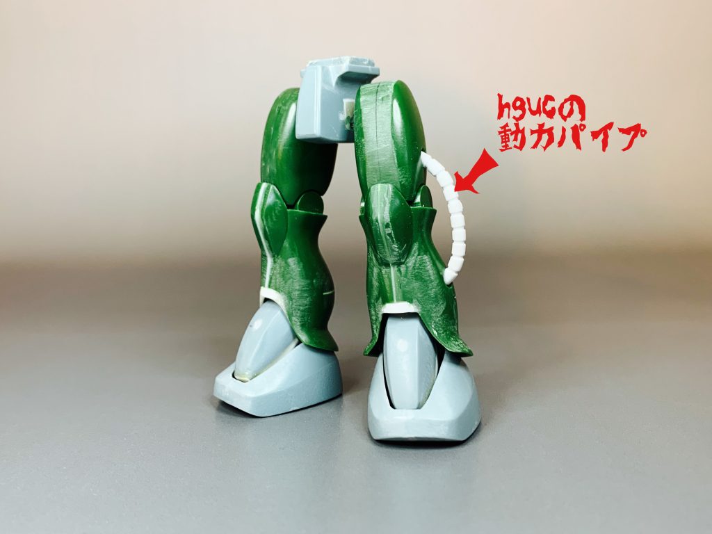 スネパーツをプラ板で少し幅増ししたり、HGUCザクⅡの動力パイプを移植をしつつ、MSVの股関パーツ、足首パーツとミキシングしました。