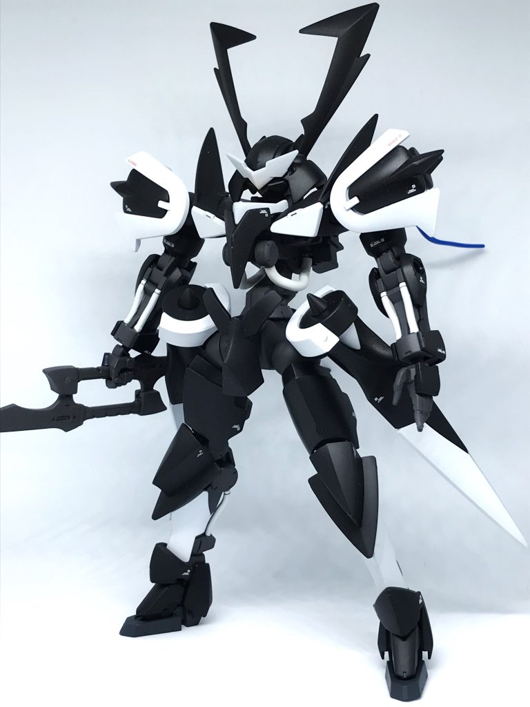 これまたうまい具合にパーツ同士がマッチングしてくれて違和感のないデザインになりましたぱっと見ヴァルキュリア・フレームだと気付かれないほどにw