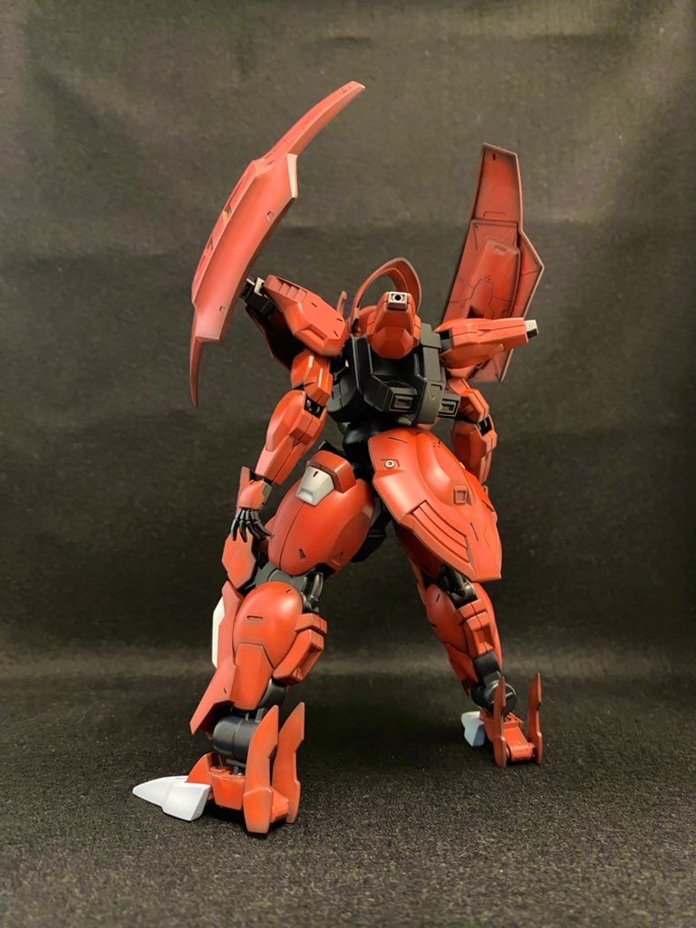 バックショット。バックパックに腕がもう2本付いてるの面白いな〜やっぱ。