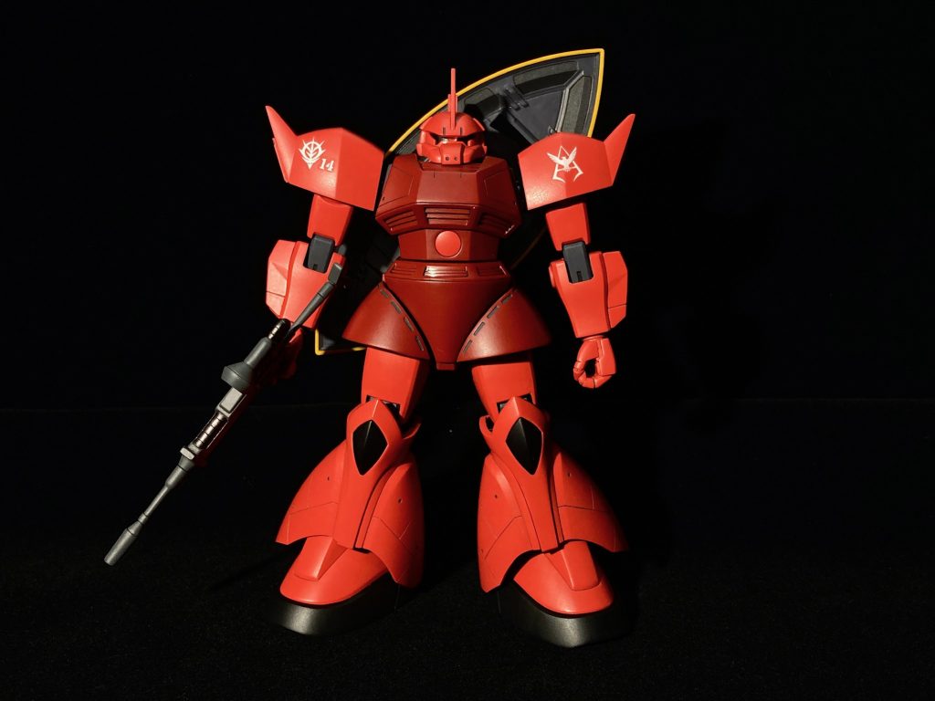 組み上がった率直な感想はデカ!ゴツ!!ゲルググに対して巨大な印象は持ってなかったのですが、明らかに今まで組んできた一年戦争期の並の機体より大きい!このプレッシャーはジオングに匹敵するものがありますね。https://gumpla.jp/hg/1043866