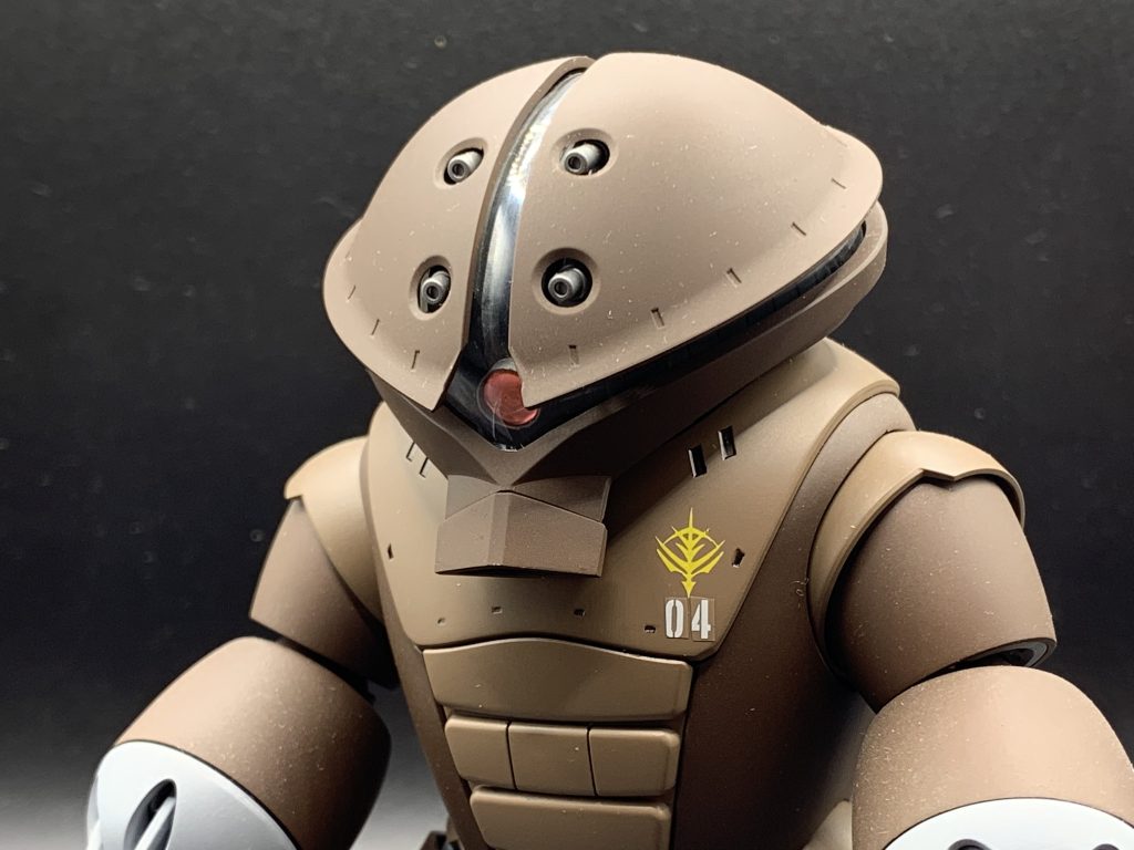 モノアイだけウェーブのHアイズに交換しました。モノアイカバーごクリアパーツなのが嬉しいですよね。