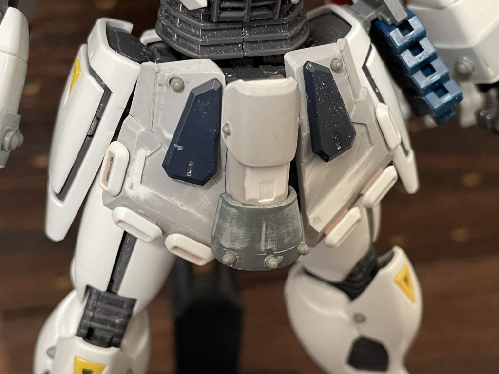 フロントスカートは、プラ板やコトブキヤさんパーツでアレンジしました。