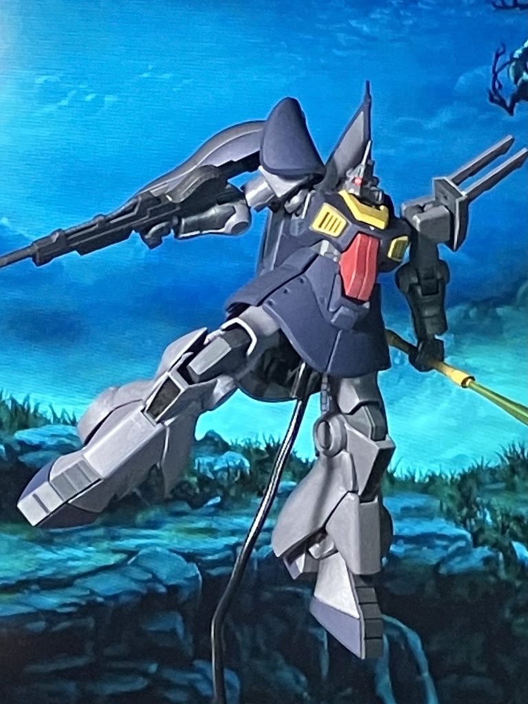 ティターンズ機に見えてしまうカラーリング。キットの可動は考え抜かれていて素晴らしい。レビューサイトではHGUCの技術が向上したからこそここまで良キットになったと賞賛されていました。腰が一回転できるほどの可動。