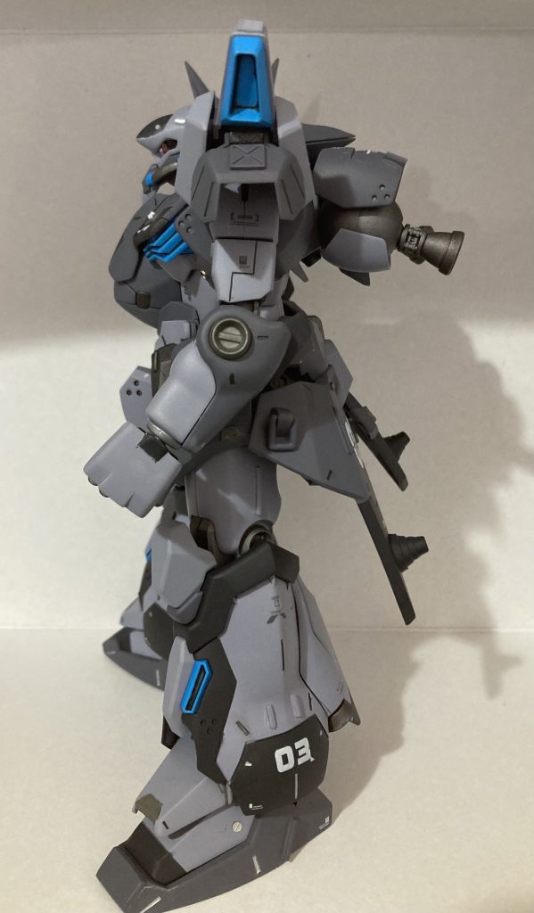 「03」に特に意味はありません。大型デカールを貼ったら映えそうな場所でしたが、程よいものが数字デカールしかなく。。。