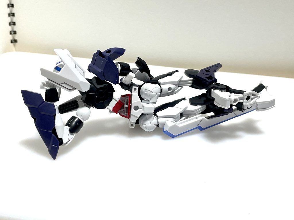 不貞寝。◆……という妄想でした。・やりたかった事は「魔女の使い魔」として猫モチーフのサポートメカを作りたかった。・できればセラヴィーガンダムみたいにエアリアルのどこかに合体させたかったけど、もういっぱいいっぱいでした。◆なお「アガシオン」とは「実態のない使い魔」の意であり、「水星の魔女」のモチーフとも言われる物語「テンペスト」に登場する「魔女プロスペローが遣わした、架空の劇を演じた妖精ら」の事でもあります。