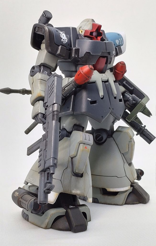 今回、装甲裏や関節にエナメル塗料の黒を多用した為、めちゃくちゃパーツを割ってしまいました。恐ろしいですねエナメル塗料って・・・