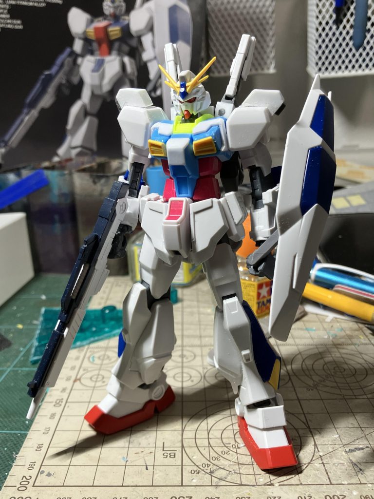 サイコフレームを貼り付ける前です。プラ板で段差を設けてクリアパーツをつける余地を作ってます。しばらくガンプラ触れてなかったのでアラが目立ちますが一旦完成させました。最後まで読んで頂きありがとうございます。