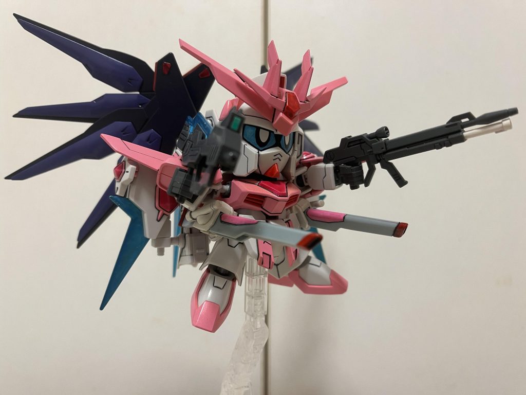 フルバースト風。って言っても、ドラグーン飛ばしてディスプレイしないも迫力がないですね、、水星の魔女のビット用スタンドはこのドラグーンにも使えるのかしら?ちなみにクスィフィアス3は展開するとSD体型だといい長さですw