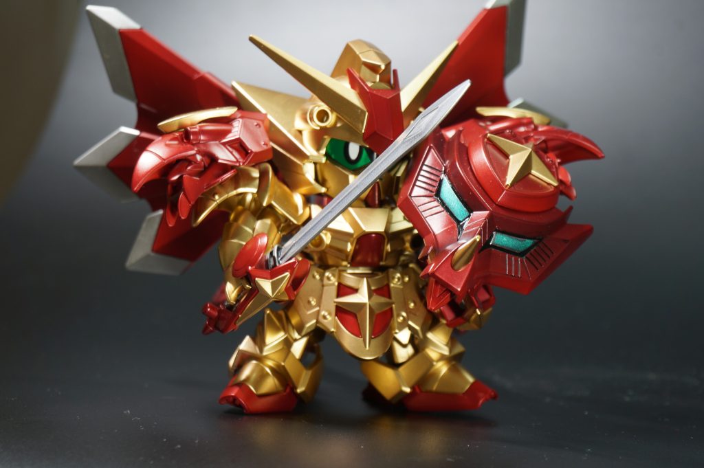 盾のドラゴンのカメラ目線