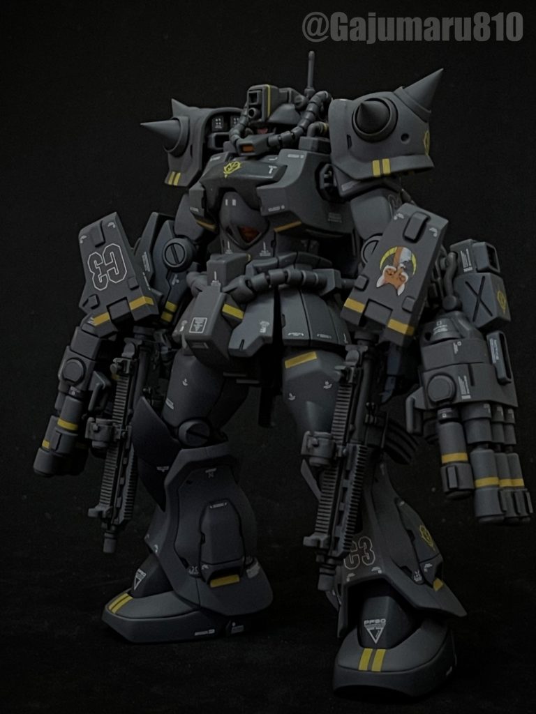 フル装備。一見すると『巨大な手』に見える85mm5連装ガトリングユニット×LRが最大のウリです。