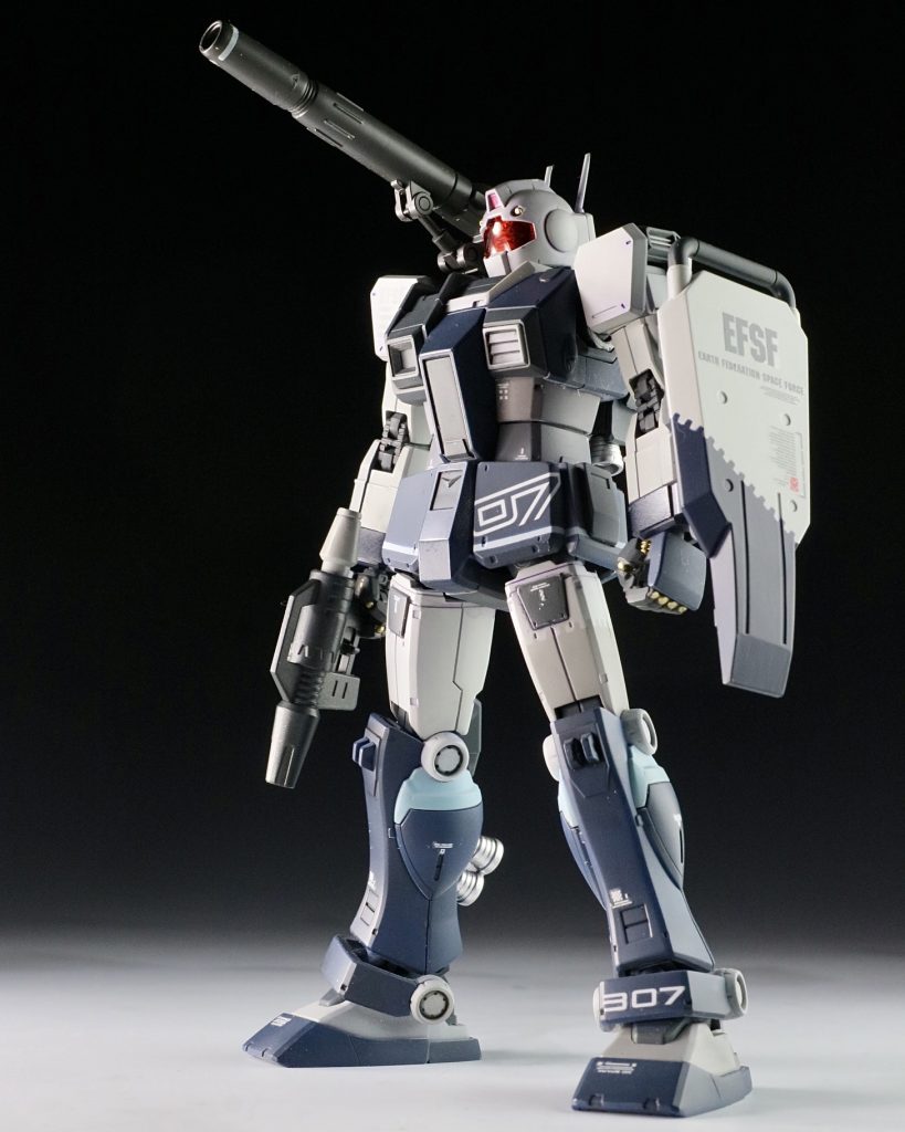 いつも通り工作の方はほぼストレート組み、ちょっぴりアクセントを加えてある感じに今回は両腕を局地型ガンダムのものとコンバートしてみました(間違い探しレベルでゴメンなさい、付属のシールドが装着しやすかったんです)