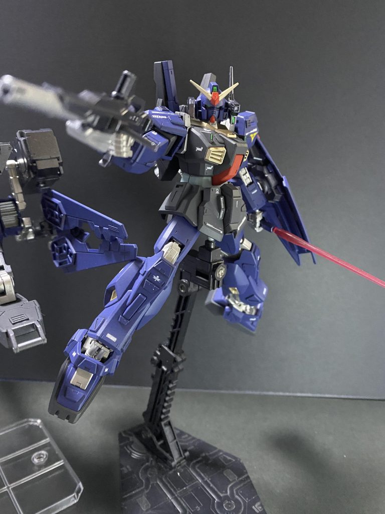 強奪されたmk-Ⅱとは別に新造された機体。本来mk-Ⅱはティターンズのフラッグシップ機体となるべき機体と考えた一部の開発者により制作された。装甲材もガンダリウムに変更されている他、機体構造も見直されている為性能は1〜3号機と比べて大きく向上している。