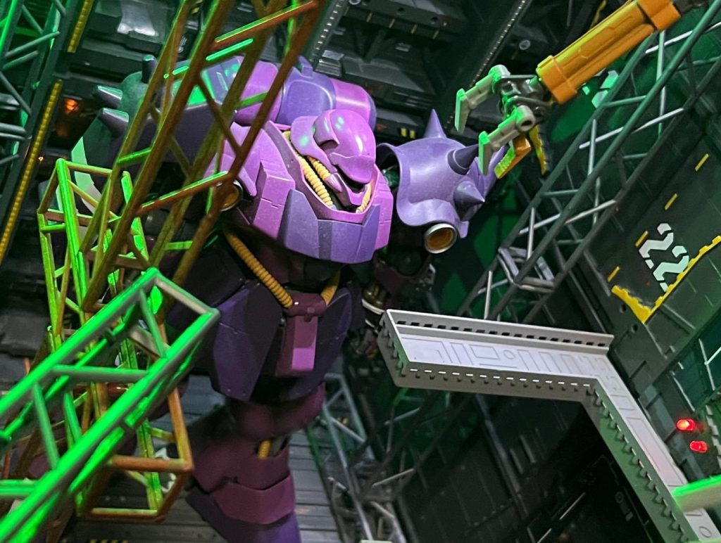 AE &NEO ZEON 袖付き部隊　フル•フロンタル親衛隊　MG  AMS-119C ギラドーガ　アンジェロ•ザウパー大尉カスタム専用機カラーver. & MS格納庫ジオラマ　✨✨✨✨✨–3枚目/制作者：SINANJU