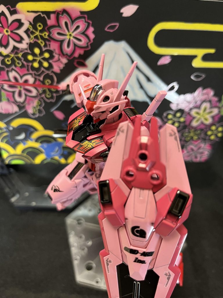 メイン写真は、妻の趣味のスクラッチアートとのコラボです。花とピンクがマッチして、いい感じになりました。