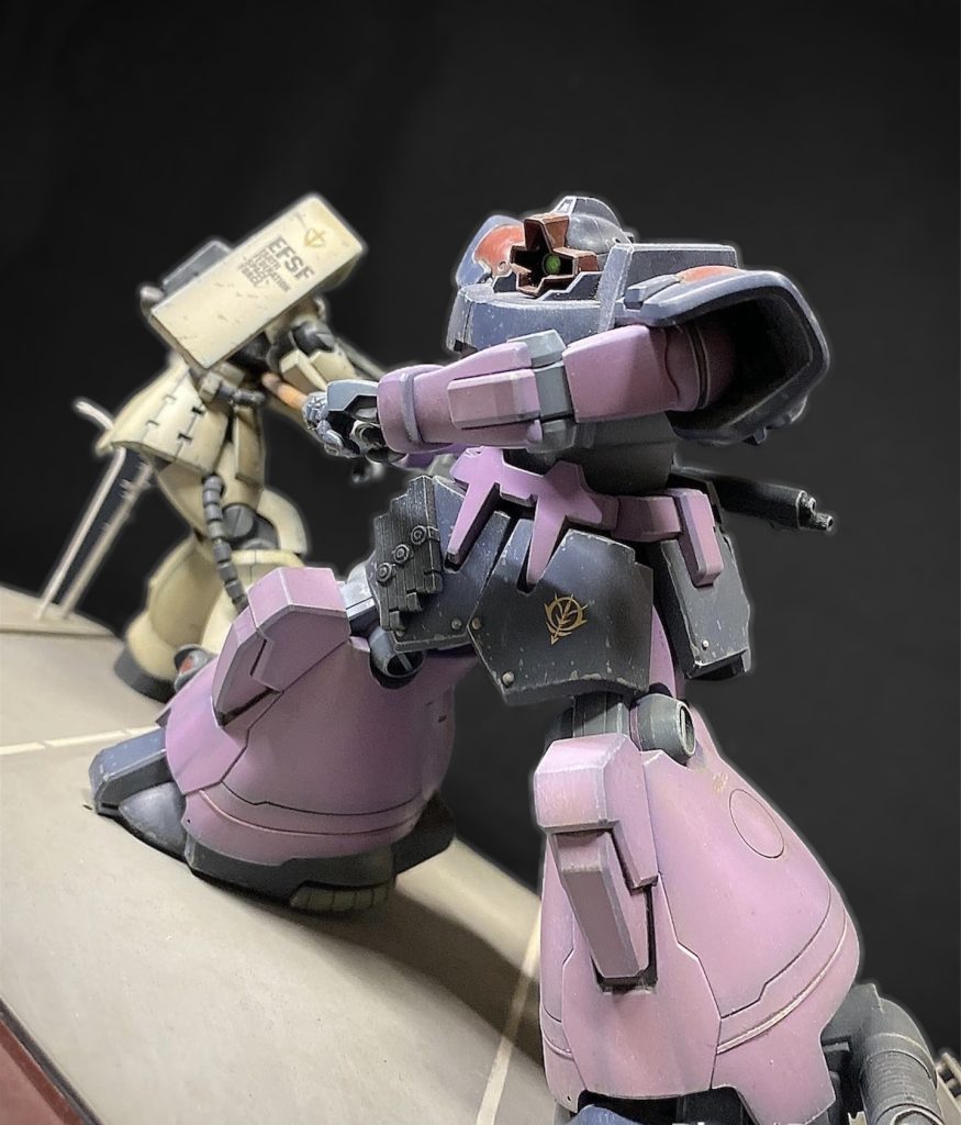 ドムは頭を少しうずめる加工とモノアイを透明パーツに交換をした他は、目立った改修はしていません。