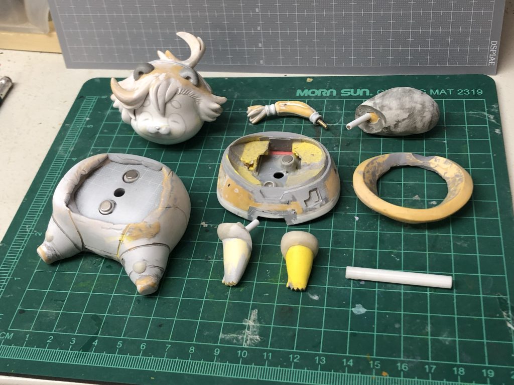 Magnet between the parts for combination