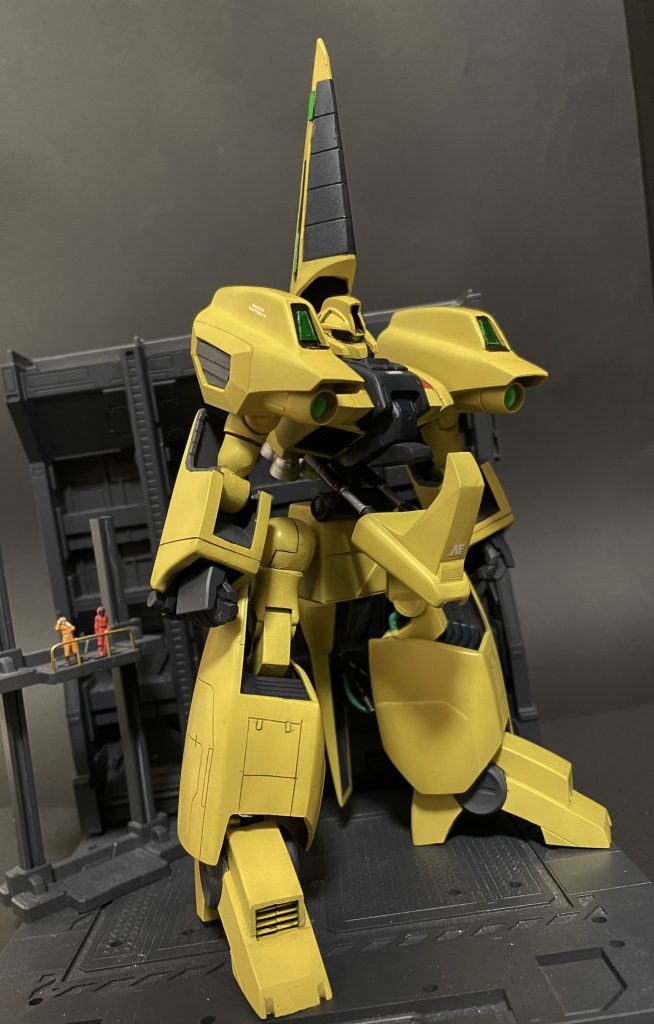 変形できるつもりで作ったのですが、股関節の位置が変わってしまい変形できませんでした(^_^;)あたりまえか