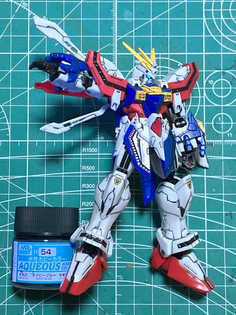 水性塗料でスミ入れ、ツインアイは蛍光塗料で塗りましたこの後、パステルシャドウしてつや消し…