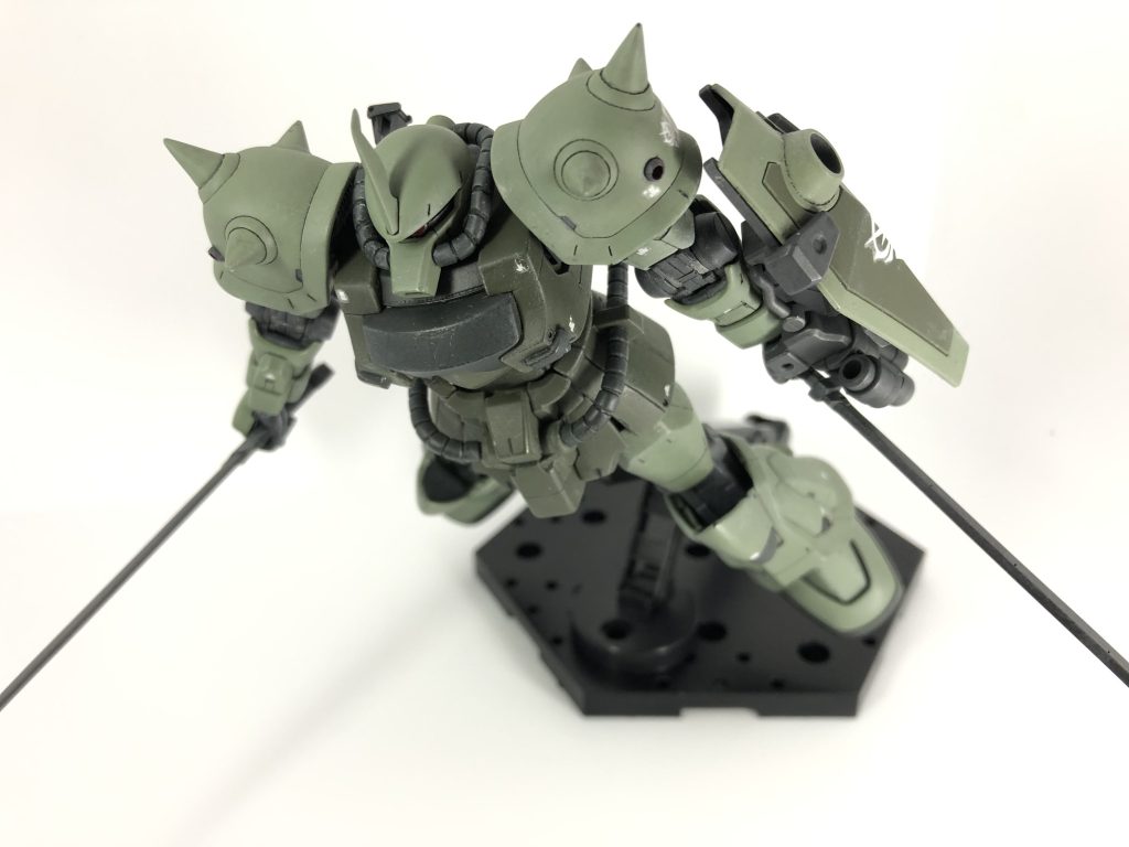 二刀流で構えるの図あんまり迫力がない…😑カッコいいポーズ決めるのはなかなか難しいですね…