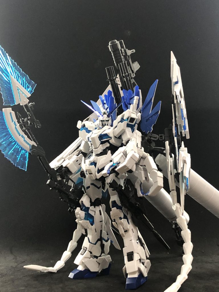 正面です。初めてガンプラを改造してみたのですが、初めてにしてはめちゃくちゃかっこよく作れたので大満足です！！！！！！