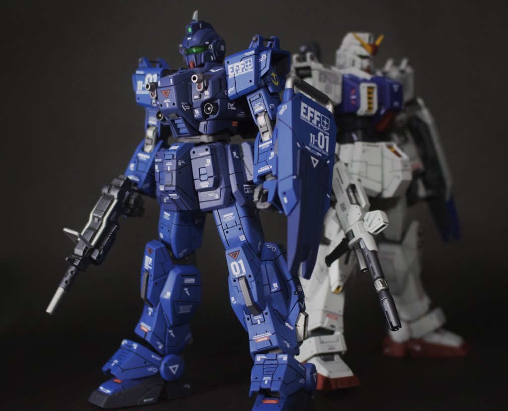 ベースとなった陸戦型ガンダムと。過去作の物と並べてパシャリ。