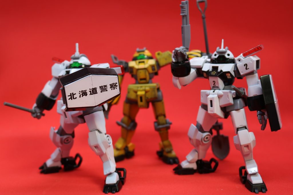 左から、警察用デミパトロール1号機。作業用デミペラード。デミパトロール2号機。…という、脳内設定です。