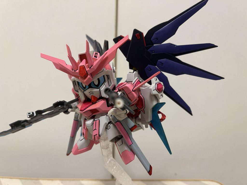 銃剣っぽくビームサーベル基部を仕込んでいます。で、実はこれGFFのノーベルガンダムの物なんです。