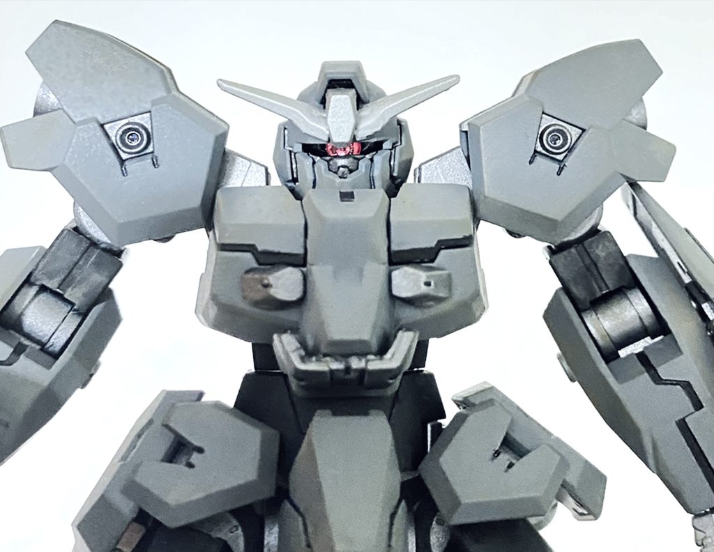 武器はガンダム AGEのライフルと、胴体は30MMラビオットの頭部パーツで装飾…あとはルブリスウルの角を二本にしてモノアイにしてみました😉