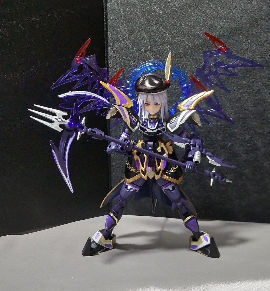 ○ネヴァリアサイズネヴァリアのバトルフォークに徐晃デスサイズの武器のクリアパーツを取付けた特製の鎌(サイズ)これによって、悪魔から死神に変わったような気がします。