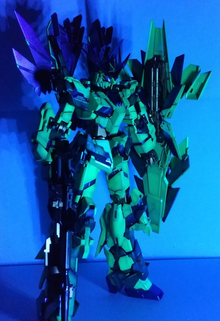 蛍光塗装なんで、ブラックライトで光ります～♪