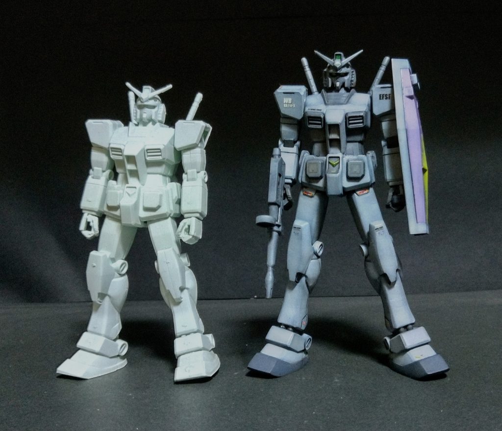 ベースのFGガンダムと並べてみると当時の私は攻めてましたね🤣🤣現在の目で見ると脚部を伸ばし過ぎで恥ずかしいです💦