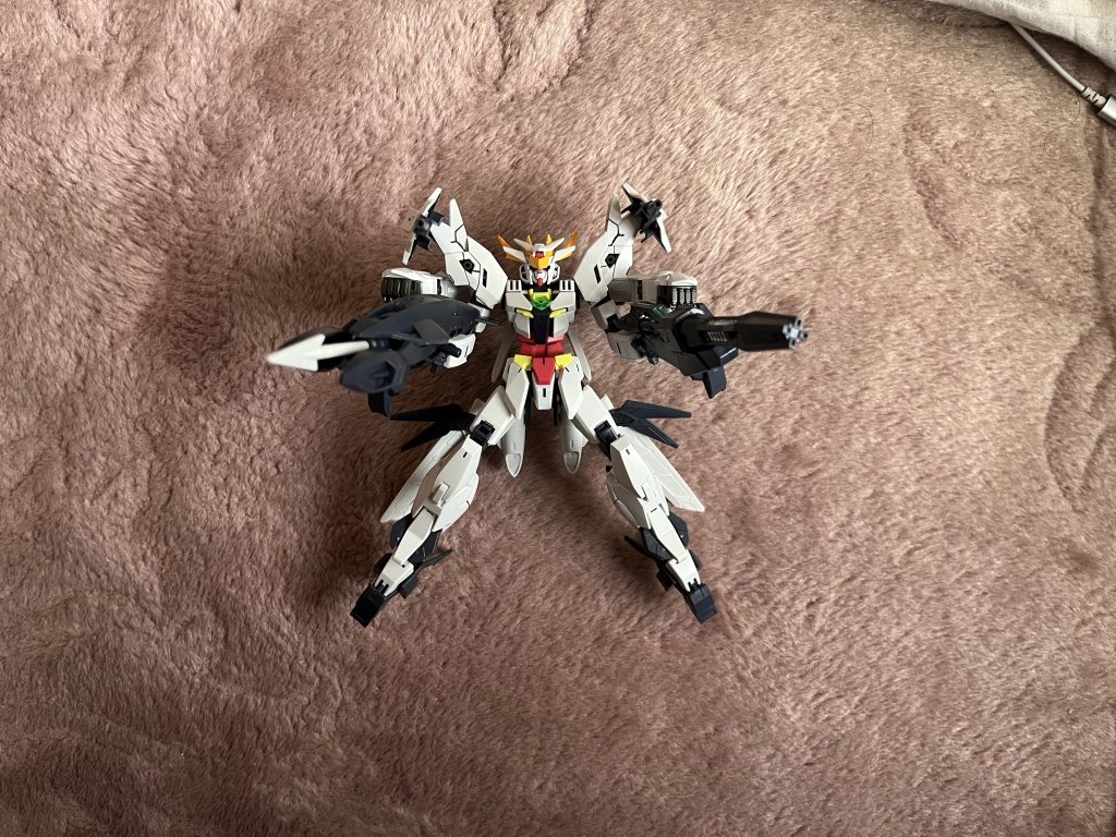 サブアームを背中側に装着すると腕部200mm砲が撃てたりしないかな〜とか。