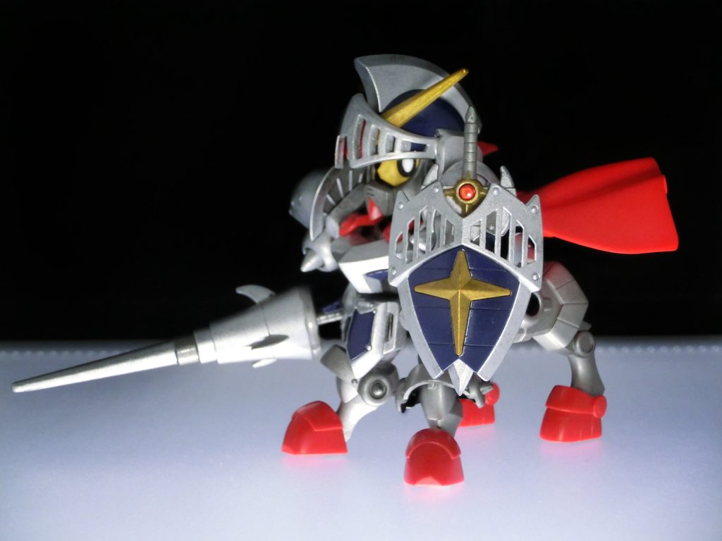 シルバー部は外装、武装は調合したシルバーを、本体はファレホのメカカラー シルバーで塗装しているので、明暗具合も違いを見れるようにしてみました