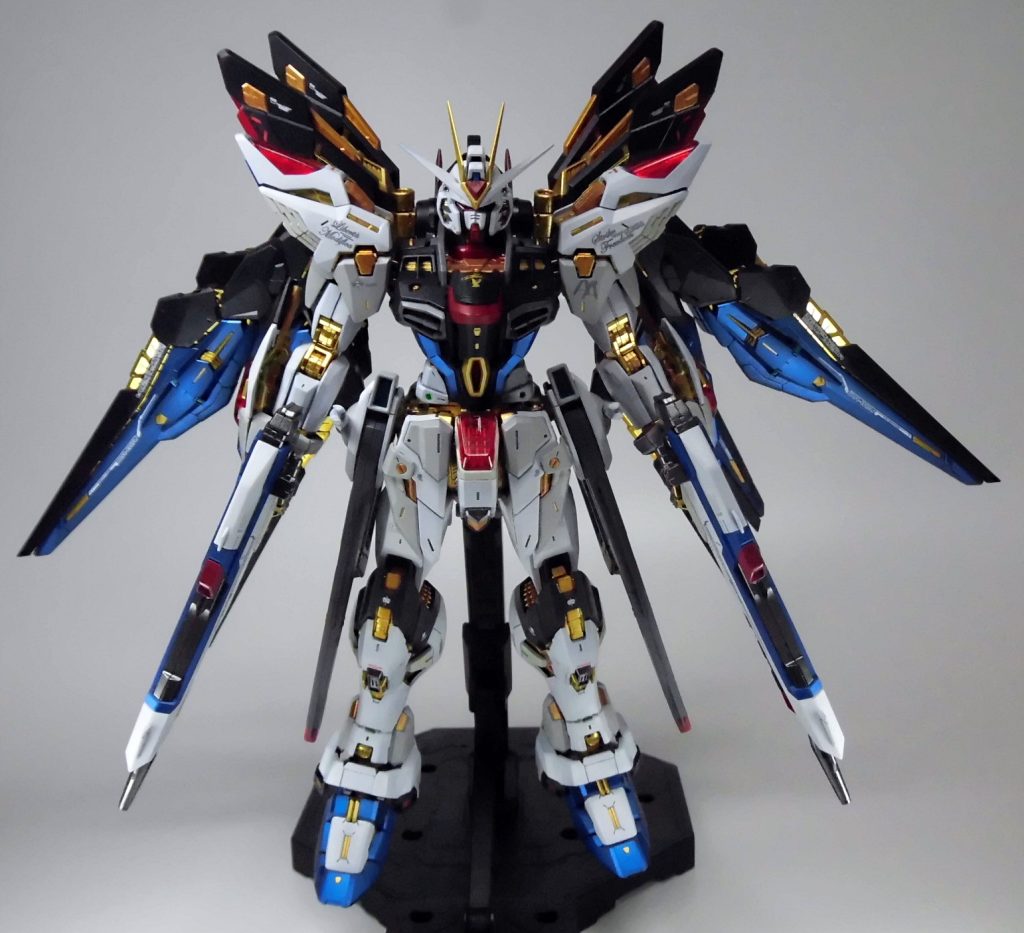 フレームの金は4色で塗り分けし、ドラグーンはガイアのプライマリーメタリックブルーで半光沢です