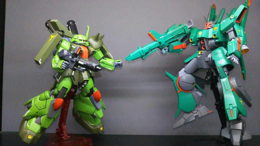 昨日アップしたザクⅢカスタムと。並べるのにHGUC003とHGUC173と実に14年と6か月経た再会wクインマンサとゲーマルクのHG化が待ち遠しい…(多分クインマンサは高くて買えないw)どっかでHGバウを探してこよう…