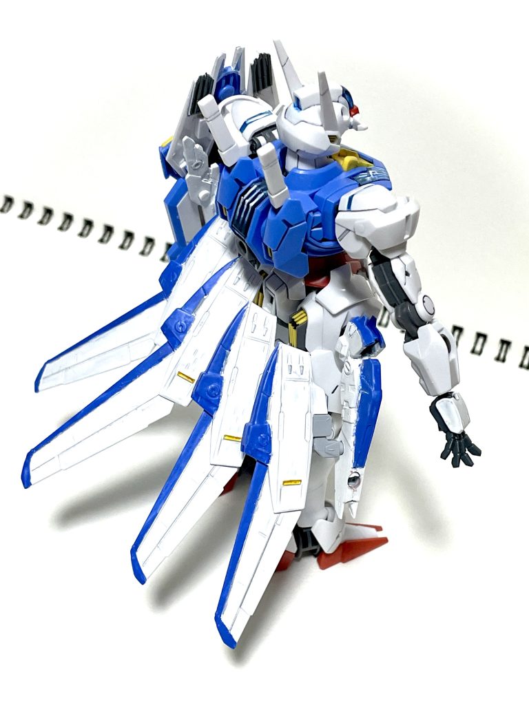 ◆前後ショット。「UV塗料」による「暗室での発光」表現ではなく、絵画的手法での塗り表現を目指して四苦八苦しました。劇中設定では明るい場所でもシェルユニット発光があるだろうという方向性で。