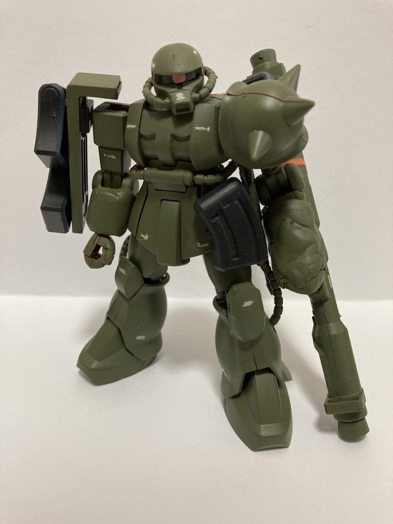 予備弾倉を3つ装備してます。ラケバズ接合部は百均の樹脂粘土です。パテ替わりになるんでオススメですw