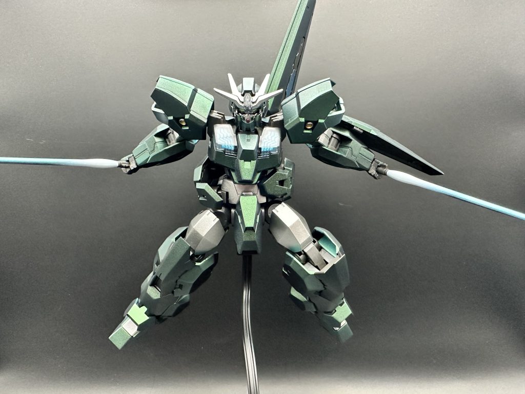 サーベルも今回は塗装。黒サフ→シルバー→蛍光ブルー→根元ホワイト