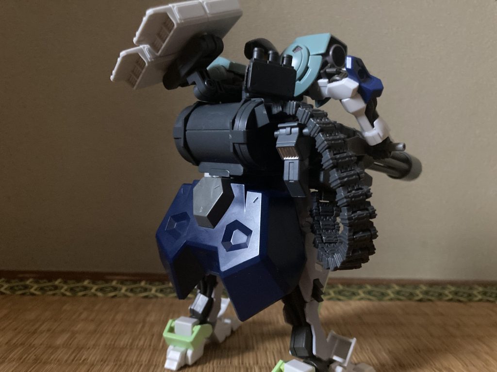 後ろスカートはグスタフ・カールの物を使いました。武器などは、バトルアームズ、ジャイアントガトリング、MSGベルトリンク、境界線機ウェポンセット2を使いました。