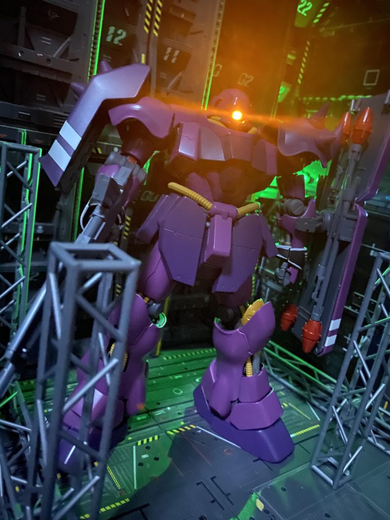 AE &NEO ZEON 袖付き部隊　フル•フロンタル親衛隊　MG  AMS-119C ギラドーガ　アンジェロ•ザウパー大尉カスタム専用機カラーver. & MS格納庫ジオラマ　✨✨✨✨✨–7枚目/制作者：SINANJU