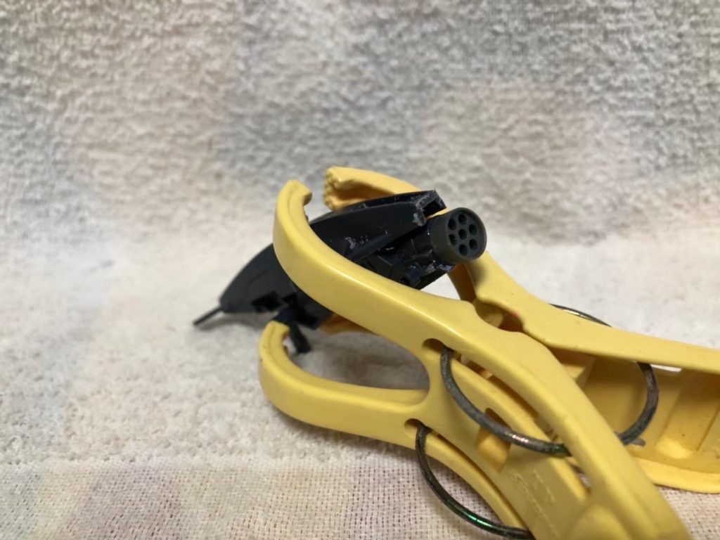 ハープンガンが1発限りだったので何発も撃てる用に改造しました。Sタイプにも活躍したガトリングパーツにプラ棒を差し込み対応。