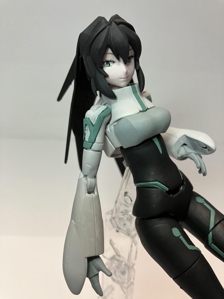 平手はガシッとし過ぎていたので少し伸ばしてあります。深夜のテンションで火で炙ったら指が短くなったよ!細かいパーツは炙ったらダメ!ゼッタイ!