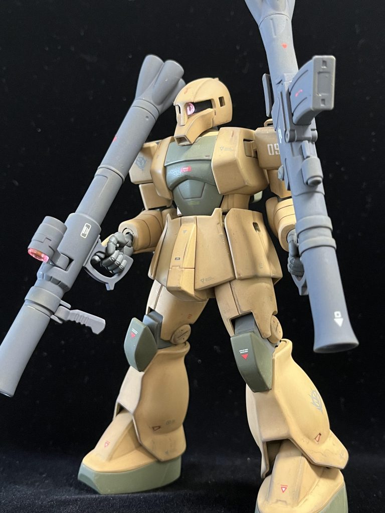 右手にはザクバズーカ、左手にはD型バズーカの2丁持ちです。ちなみに両方ともシステムウェポンキット使用です。