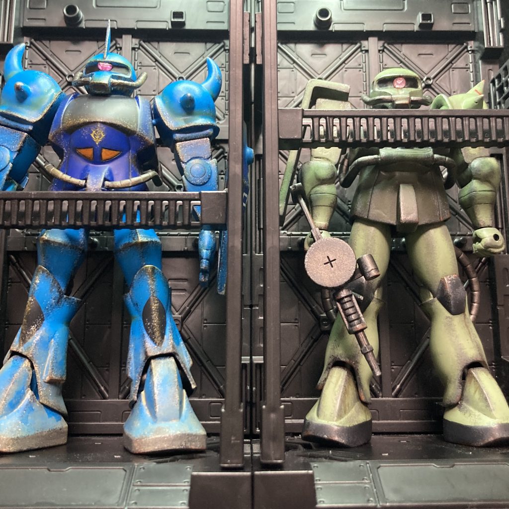 少し前に作った旧キットグフと共に。