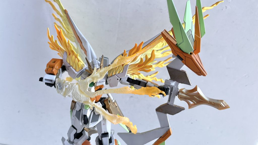 武器は変形して弓っぽくなります