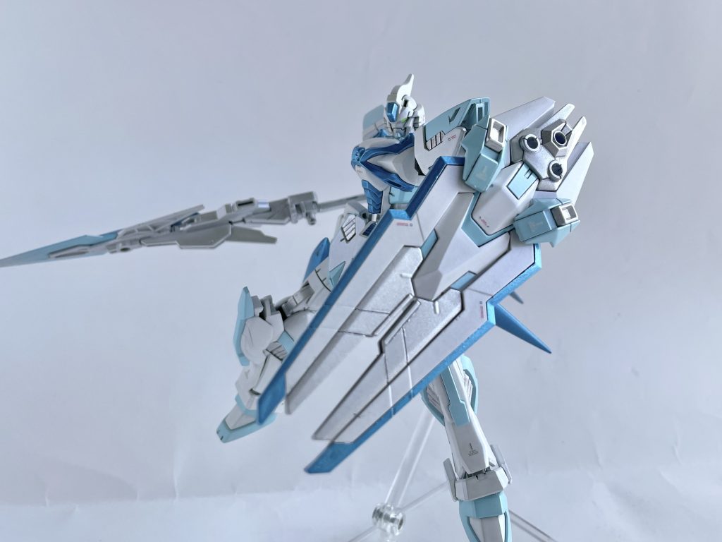 武器は槍とエアリアルの盾