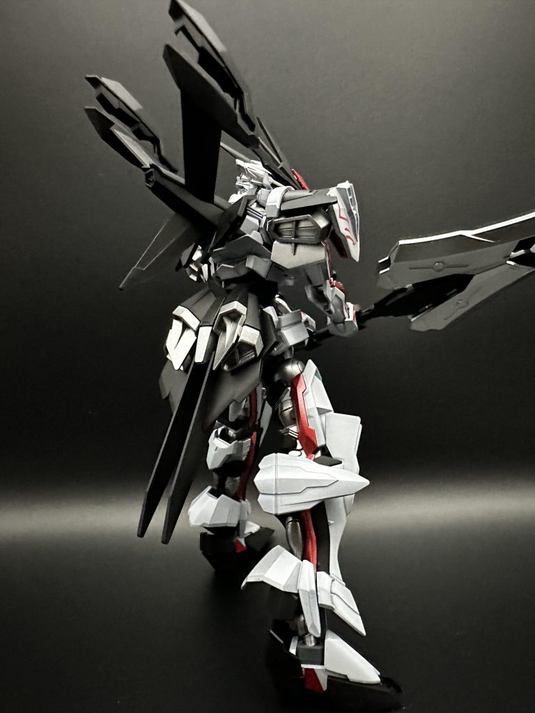 細かいパーツが凄い多いので大変。背中は特殊構造のため、SEED系キットとの互換性は無し 