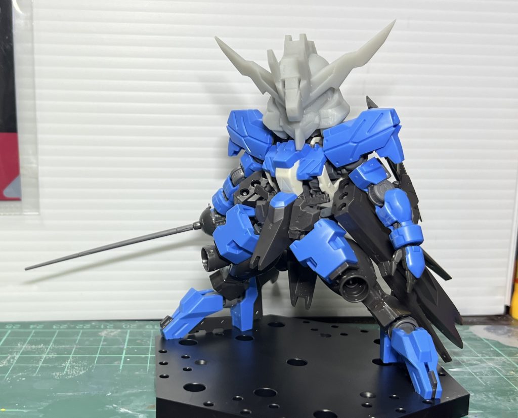 これで腰アーマーのクリアランスが確保できました、代償として腕を下せなくなりました。