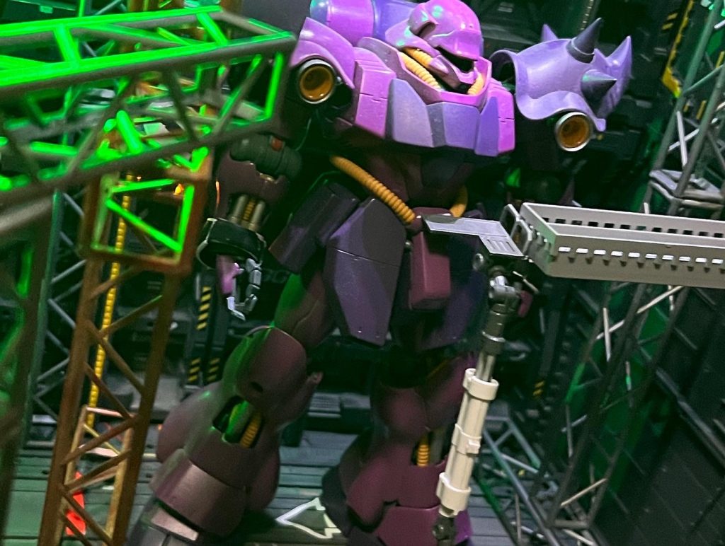 AE &NEO ZEON 袖付き部隊　フル•フロンタル親衛隊　MG  AMS-119C ギラドーガ　アンジェロ•ザウパー大尉カスタム専用機カラーver. & MS格納庫ジオラマ　✨✨✨✨✨–7枚目/制作者：SINANJU